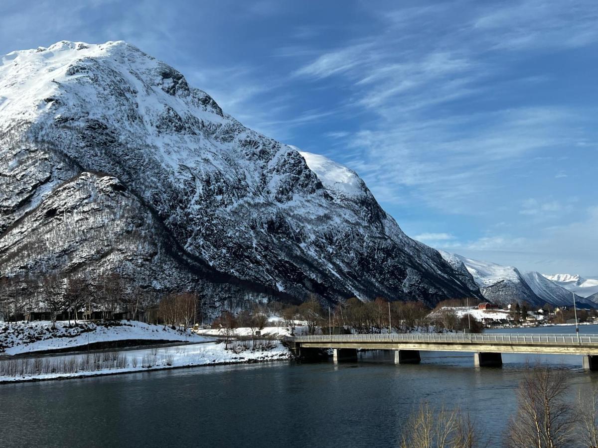 Frichs Ekspress Andalsnes Hotel Exterior photo