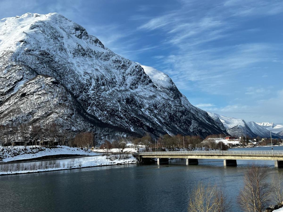 Frichs Ekspress Andalsnes Hotel Exterior photo